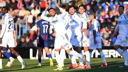 Pragmatismo y Ontiveros para la goleada del Cádiz CF ante el CD Eldense (1-4)