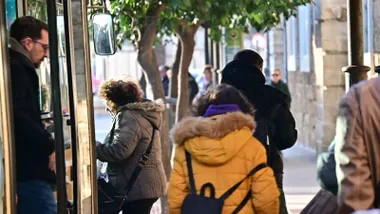 El PSOE de Cádiz destaca el compromiso del Gobierno con el transporte público en la ciudad y crítica la gestión del PP