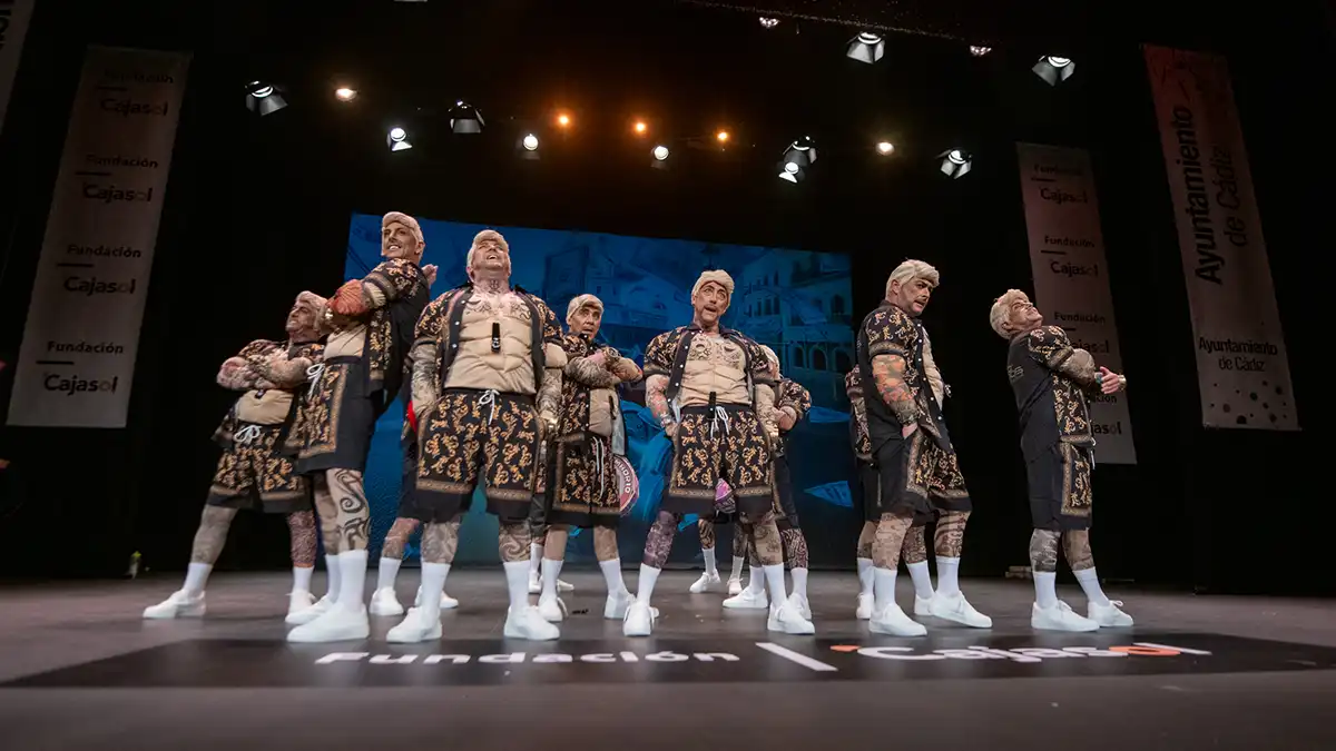 La chirigota 'Los malfo-llados' en el Gran Teatro Falla.