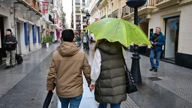 La Aemet eleva a naranja la alerta por lluvias en parte de la provincia de Cádiz y mantiene la amarilla en el resto