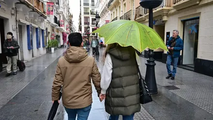 La Aemet eleva a naranja la alerta por lluvias en parte de la provincia de Cádiz y mantiene la amarilla en el resto