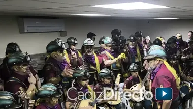 Día de lluvia para pasar los nervios de 'Las entrañas de Cádiz' del estreno en el COAC 2025