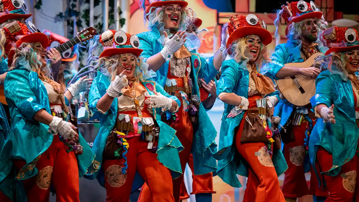 La comparsa 'La majaderia' en el Gran Teatro Falla