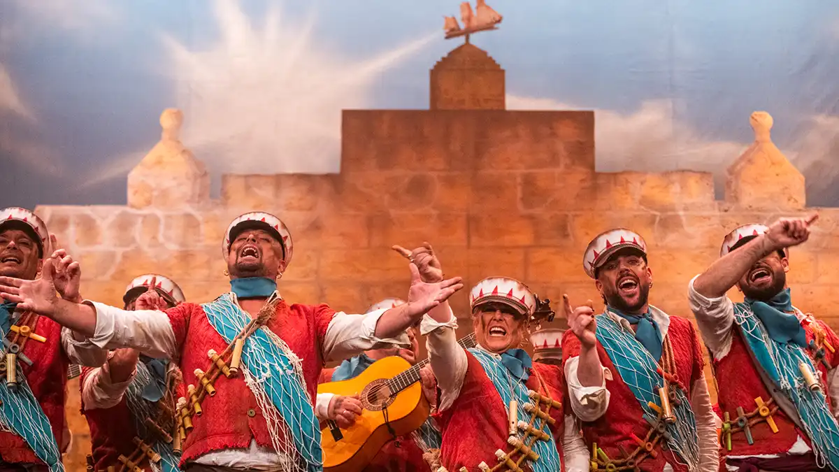 La comparsa 'El ejército de Pancho Viña' en el Gran Teatro Falla