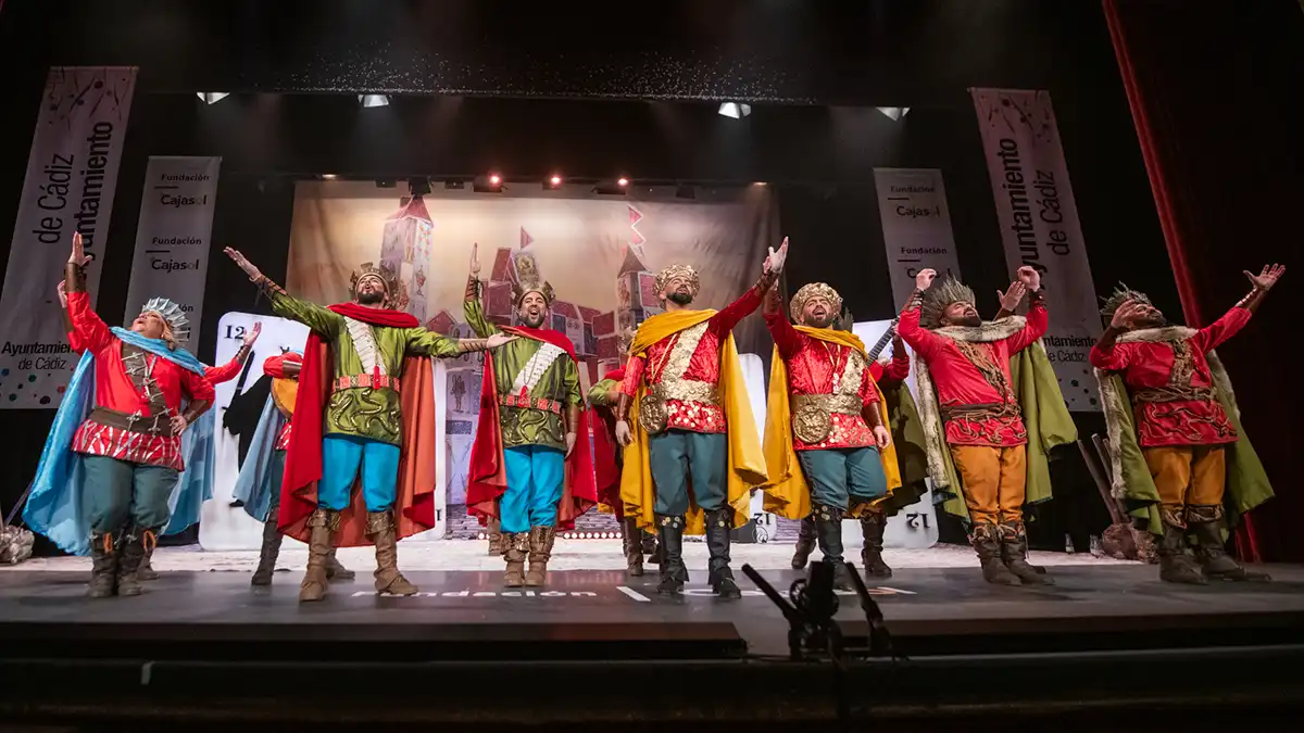 La comparsa 'Los enemigos' en el Gran Teatro Falla