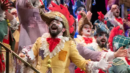 El coro 'El gallinero' en el Gran Teatro Falla