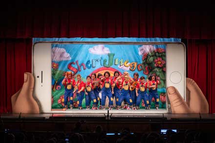 La chirigota 'Los sherijuegos' en el Gran Teatro Falla