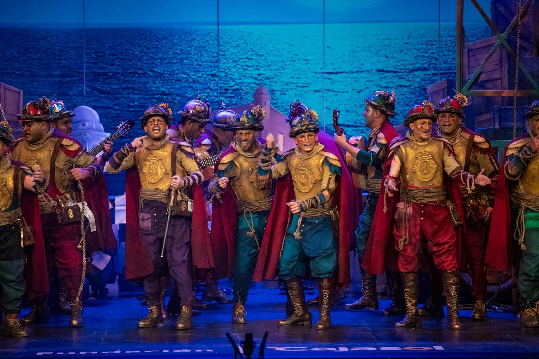 La comparsa 'Los poderosos' en el Gran Teatro Falla