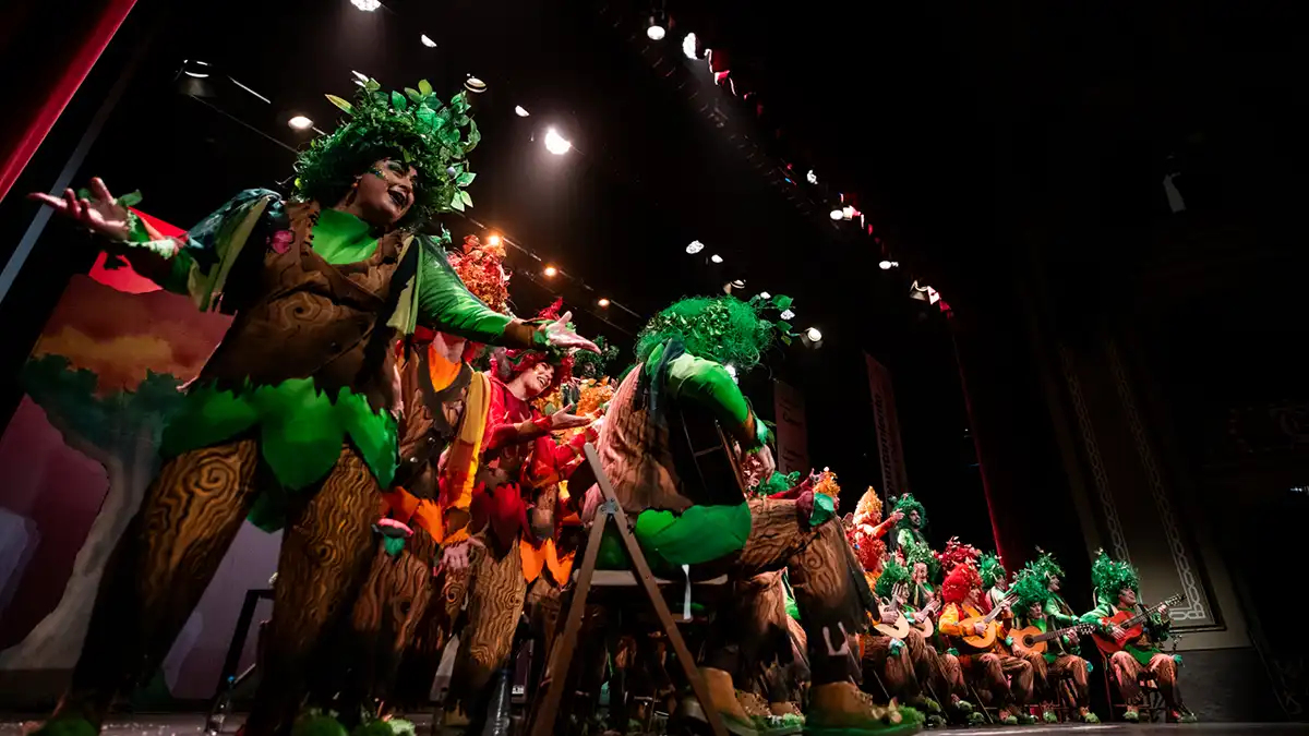 El coro 'Ley natura' en el Gran Teatro Falla