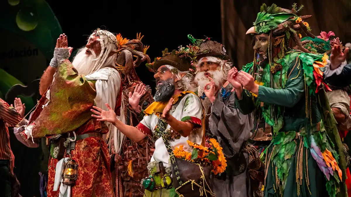 La comparsa 'Albarracín, la aldea escondida' en el Gran Teatro Falla