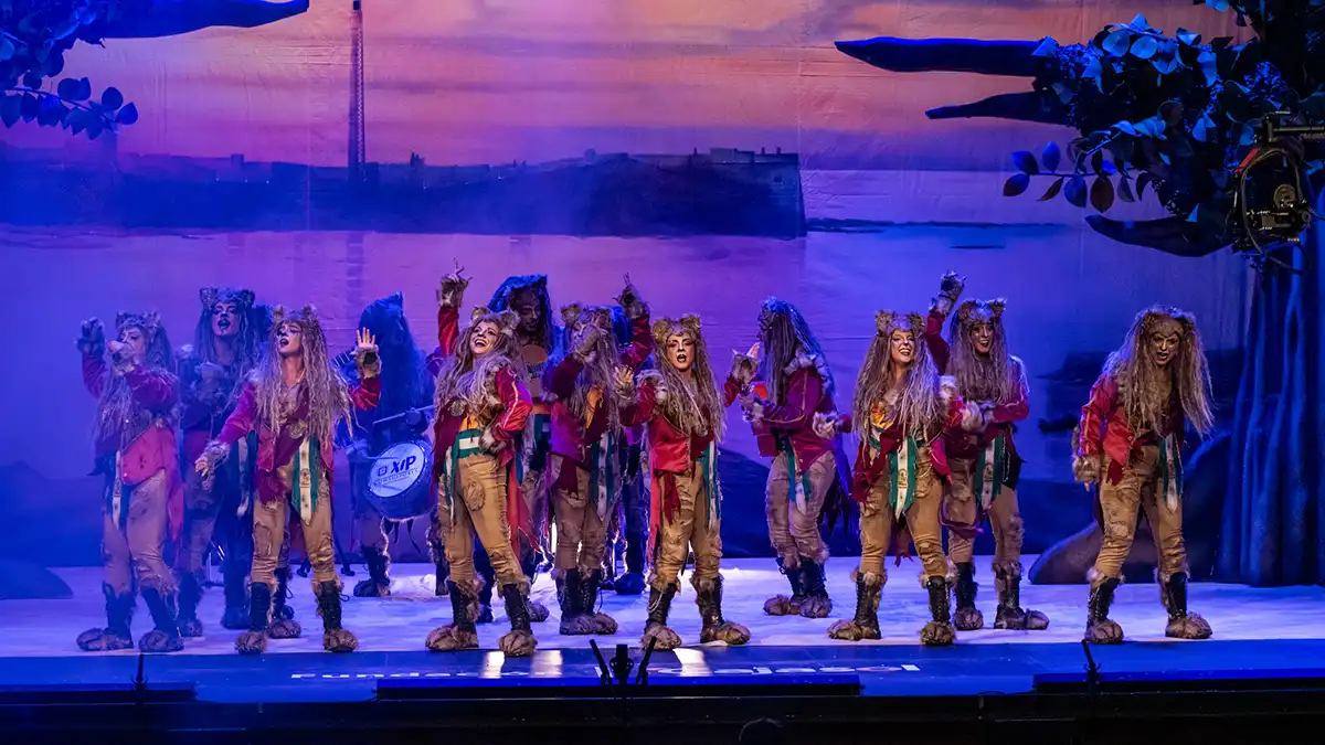 La comparsa 'La chulita' en el Gran Teatro Falla