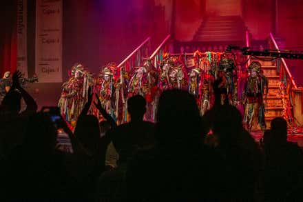 La comparsa 'Los del otro barrio' en el Gran Teatro Falla