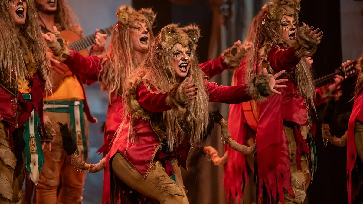 La comparsa 'La chulita' en el Gran Teatro Falla