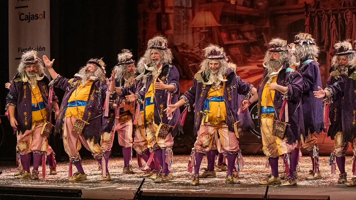 La comparsa 'El loco de los empeños' en el Gran Teatro Falla