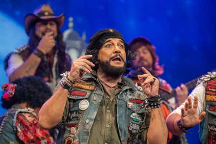 La chirigota Los butaneros, una chirigota de CAI/CDC en el Gran Teatro Falla