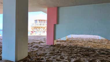 Está pasando: ¿Te imaginas los bajos del Balneario de la Caleta de colores rosita y azulito?