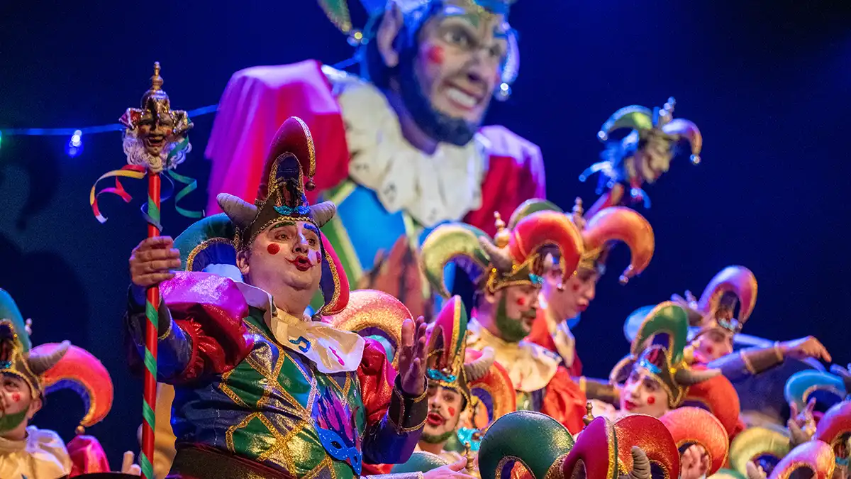 Coro 'Los guardianes del dios Momo' en el Gran Teatro Falla