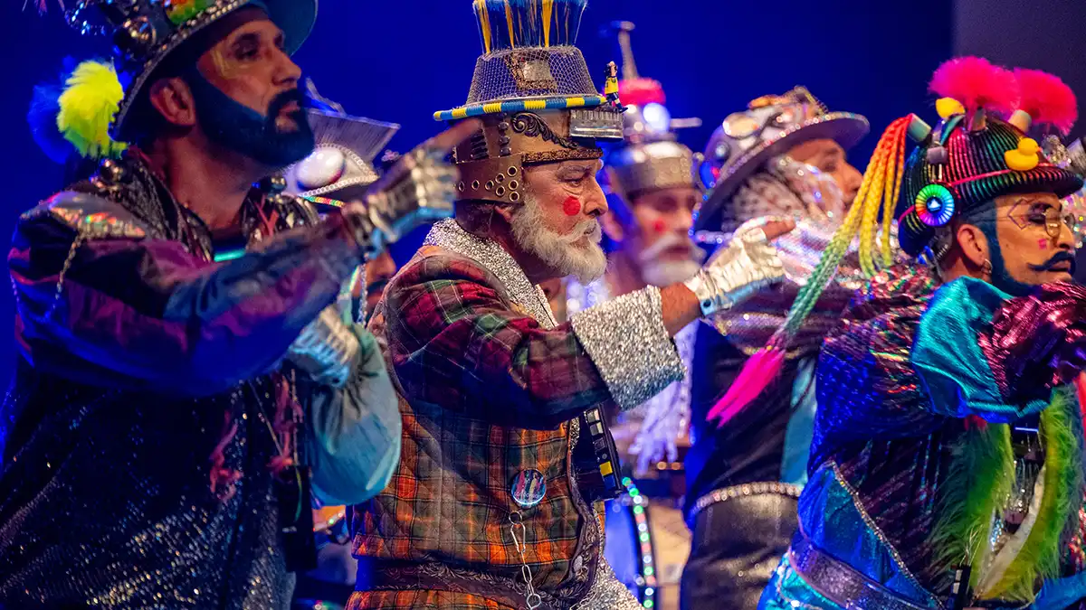 La chirigota 'Cuando tú vas, yo vengo' en el Gran Teatro Falla