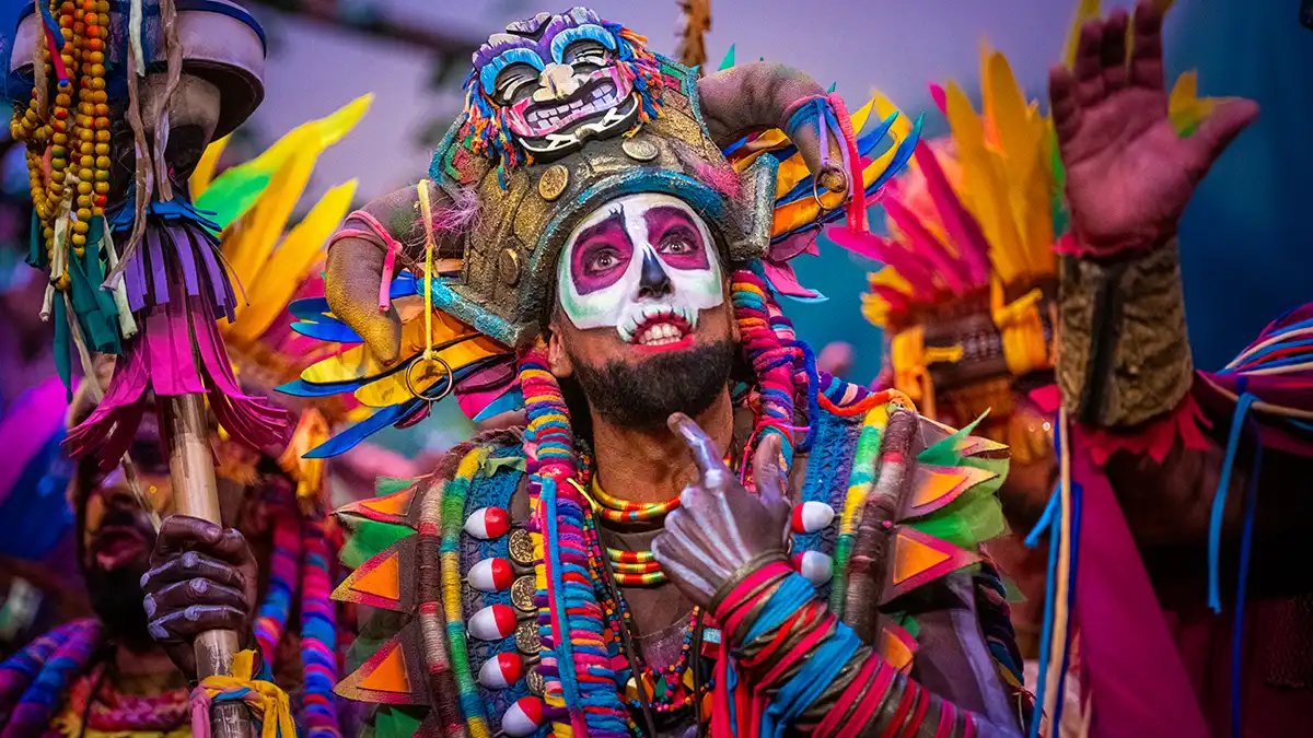 La comparsa 'La tribu' en semifinales del COAC 2025