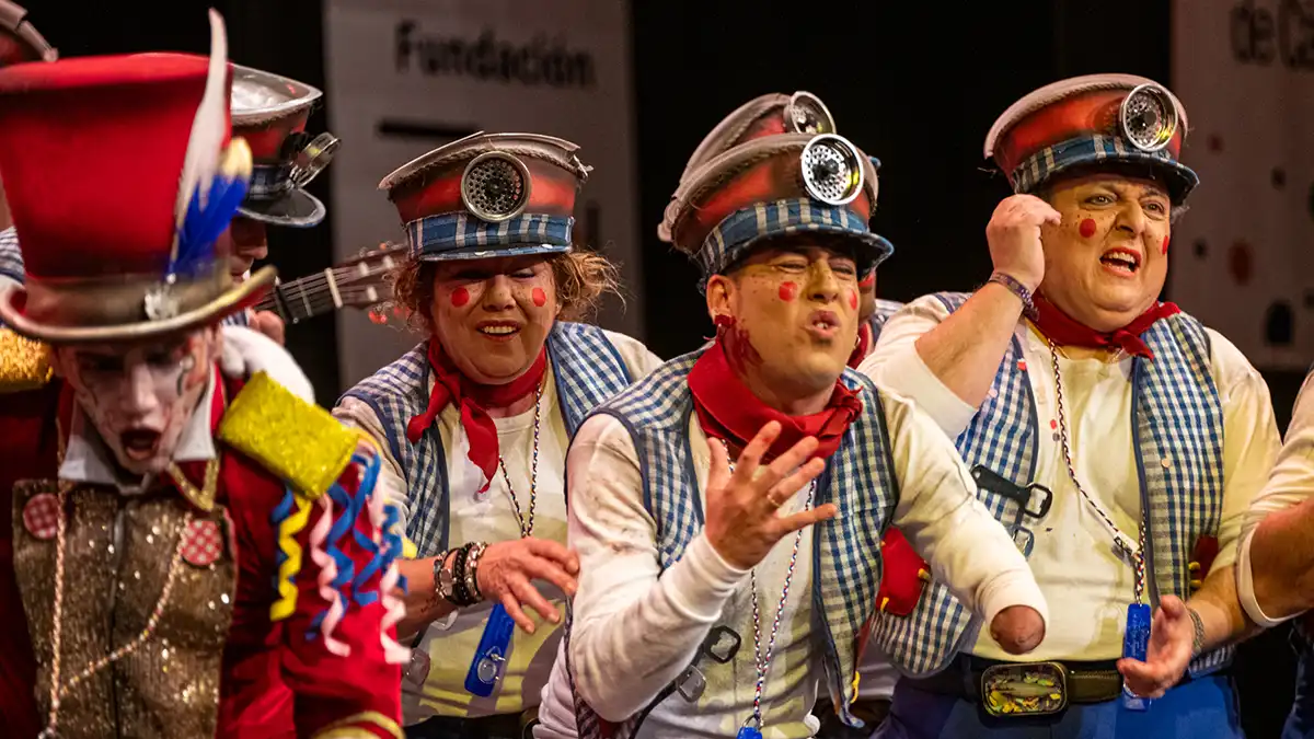 El doblete del Chapa y 'Cádiz, el show' salvan una floja tercera sesión de cuartos del COAC 2025