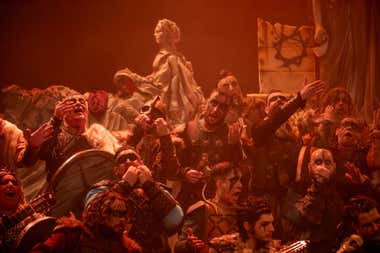 El coro '¡Qué barbaridad!' en el Gran Teatro Falla