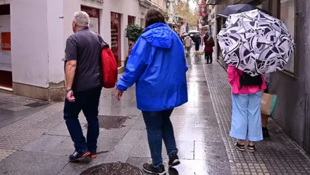 La alerta por lluvia para este viernes 28 se amplía a toda la provincia. El Carnaval comienza pasado por agua
