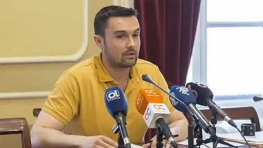 El alcalde acusa a Martín Vila de ser el “ideólogo“ del “bulo“ que lo implicaba a él y a la concejala de Vivienda