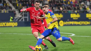 El Cádiz CF golea al FC Cartagena y empieza a mirar hacia arriba