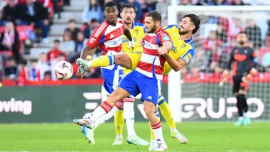 El Cádiz CF recibe a un Granada CF con lo justo para seguir mirando de reojo la zona alta