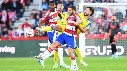 El Cádiz CF recibe a un Granada CF con lo justo para seguir mirando de reojo la zona alta