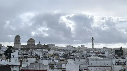 El frente previo a Laurence dejará lluvias generalizadas y tormentas en Cádiz antes de la entrada de la nueva borrasca