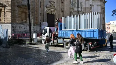Critican la “ineficacia“ de las medidas del Ayuntamiento de Cádiz contra el botellón en Carnaval