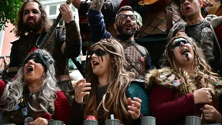 Coro ¡Qué barbaridad! durante el carrusel