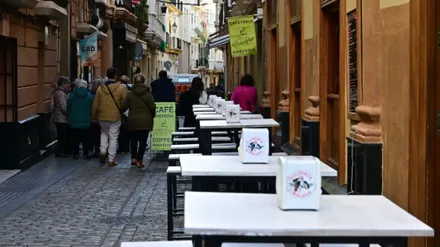 El paro en Cádiz baja levemente en febrero