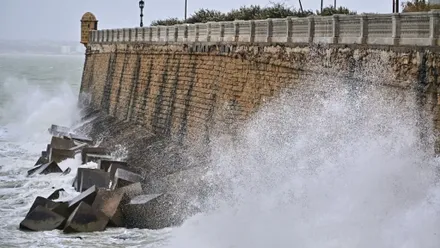 La borrasca Martinho se debilita y da un respiro, pero todavía queda su despedida de la provincia de Cádiz