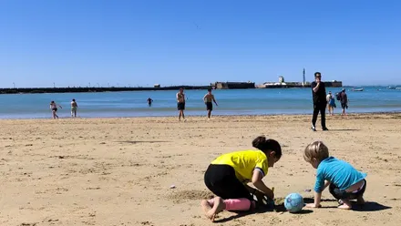 Domingo de viento de Levante y sol antes de la vuelta de las lluvias a Cádiz