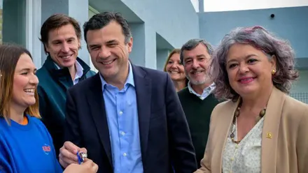 Bruno García y Pablo Otero se esconden durante el desalojo de Tamara Manzano