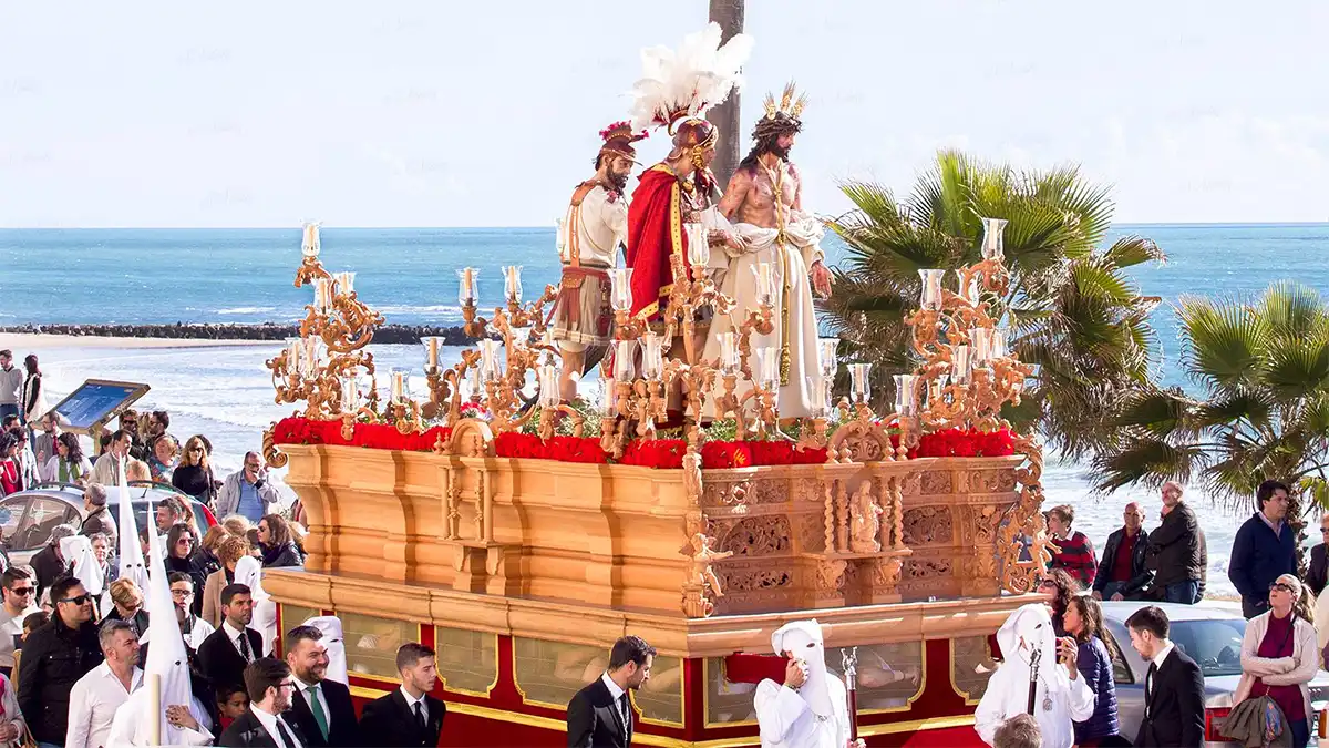 Horarios e itinerarios del Domingo de Ramos 2025 en Cádiz: guía de una jornada esperada, marcada por la incertidumbre meteorológica