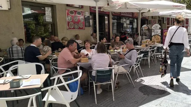 Las terrazas de los bares no han dejado de funcionar.