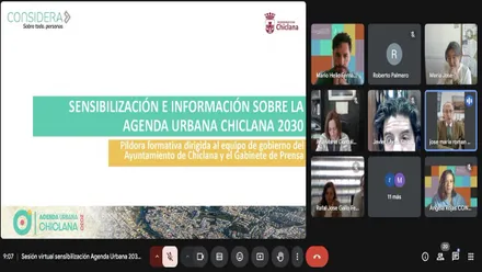 Pantalla de la reunión en Chiclana de la Agenda 2030, a la izquierda las conexiones de todos los participantes.