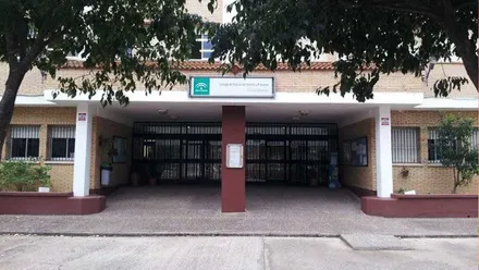 Acceso al colegio, es la fachada principal del CEIP San Fernando.