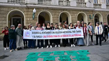 Concentración a las puertas del Ayuntamiento por el desahucio de Tamara Manzano