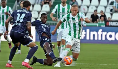 El jugador del Cádiz, Diakité trata de cortar un avance rival
