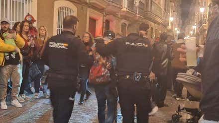 Detenido un hombre de 55 años por agresión sexual a una niña de 9 mientras veía la Cabalgata del Humor del Carnaval de Cádiz