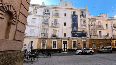 La nueva aldea gala de Cádiz: tres familias resisten junto Falla el “asedio” de las promotoras inmobiliarias