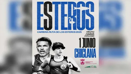 Cartel en color gris con foto de dos corredores en blanco y negro y letras azules y negras sobre la prueba deportiva de Esteros en Chiclana.