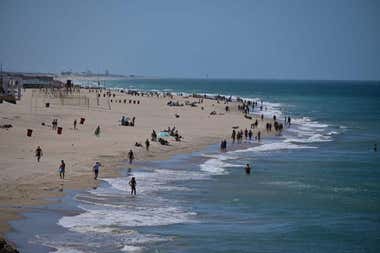 Este domingo arranca la temporada media de playas en Cádiz. Conoce los módulos y servicios disponibles