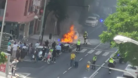 Incendio de un coche Avenida Cayetano del Toro 1, Cádiz