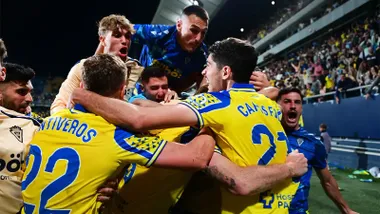 Los jugadores del Cádiz celebran el 2-1 ante el Almería