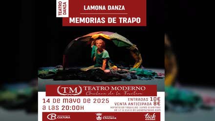 Cartel de la obra "Memorias de trapo", destaca la intérprete en el centro del mismo sosteniendo una tela en tonos verdosos.